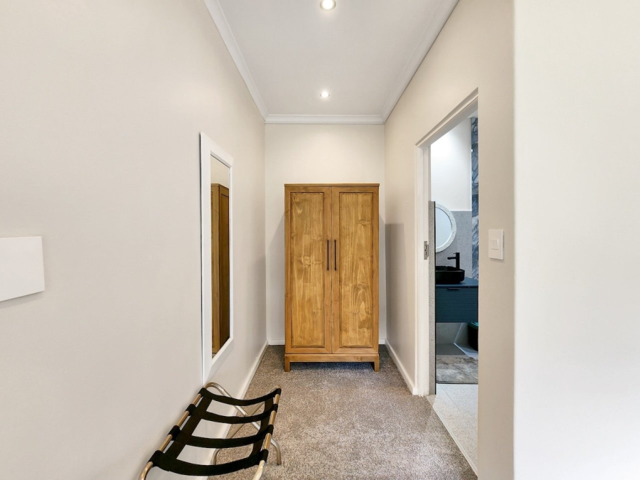 To Let 7 Bedroom Property for Rent in Camps Bay Western Cape